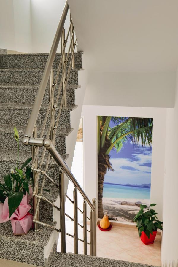 Eden Suites & Apartments Sarandë 外观 照片