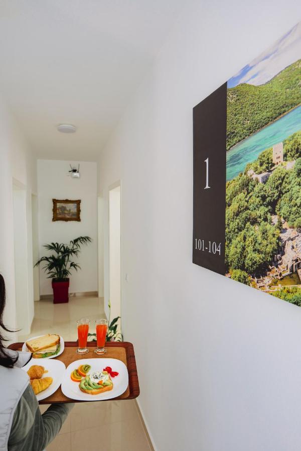 Eden Suites & Apartments Sarandë 外观 照片