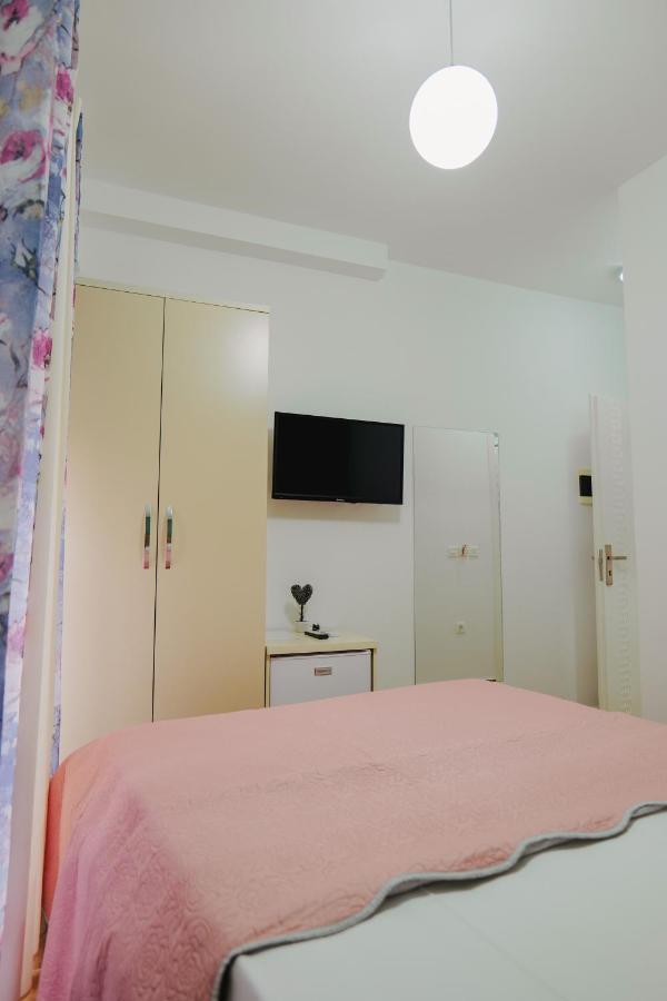 Eden Suites & Apartments Sarandë 外观 照片
