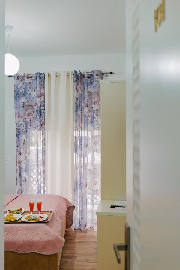 Eden Suites & Apartments Sarandë 外观 照片