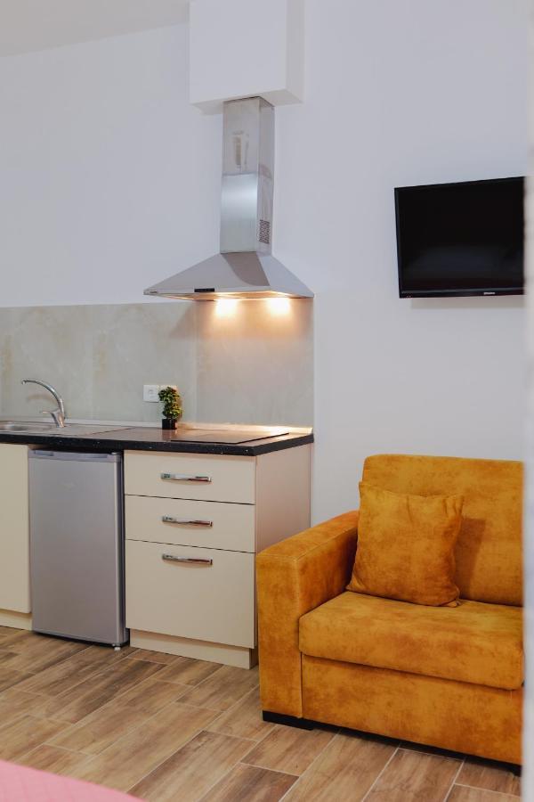Eden Suites & Apartments Sarandë 外观 照片
