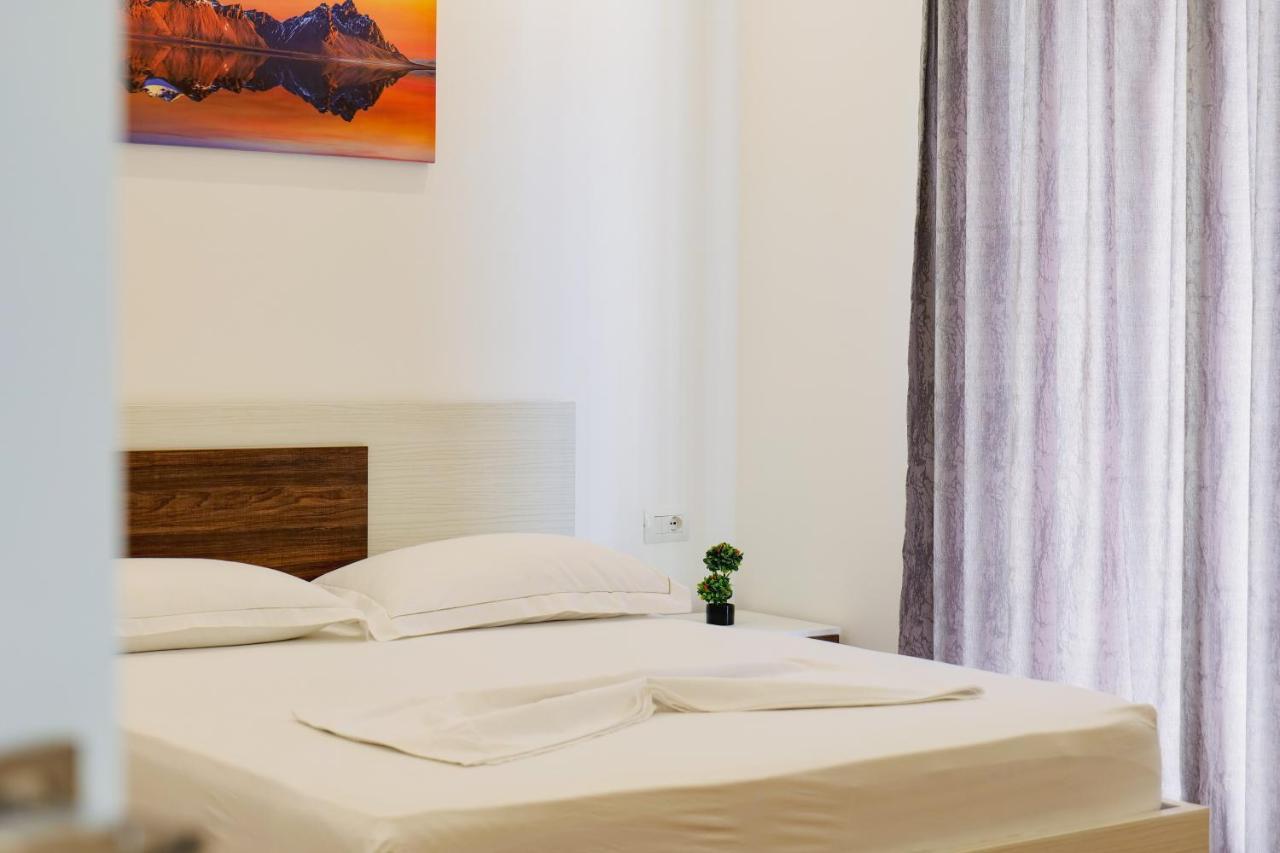 Eden Suites & Apartments Sarandë 外观 照片