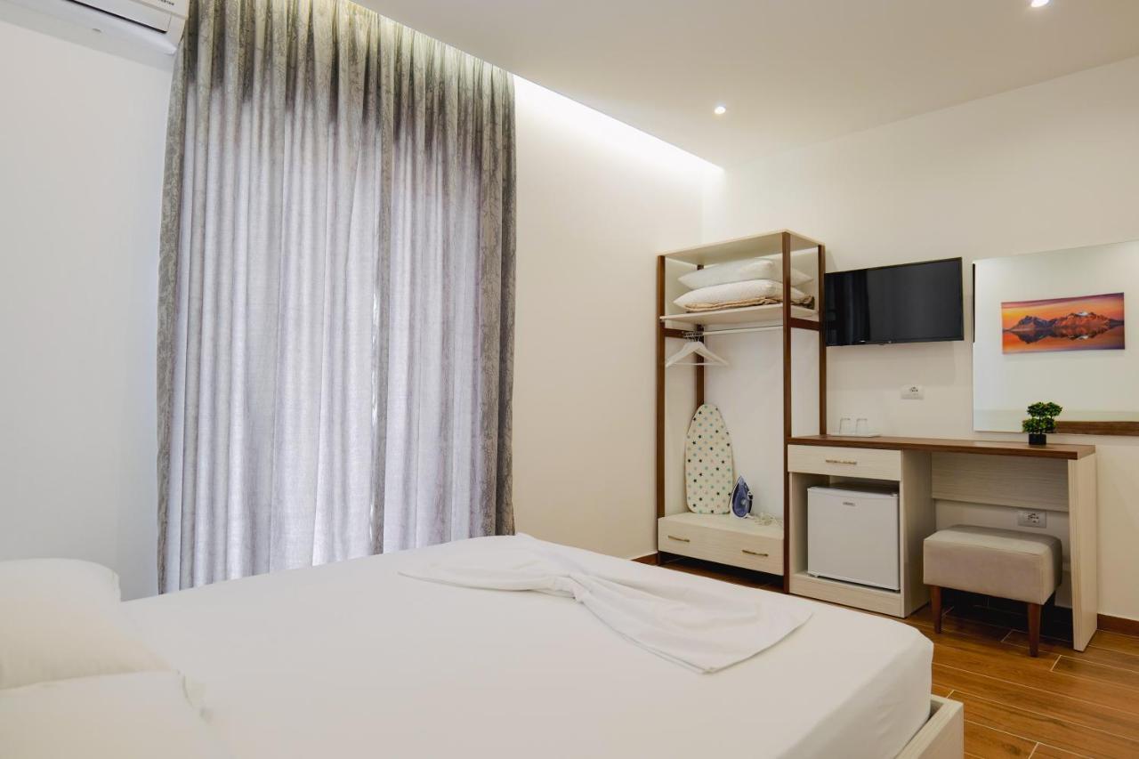 Eden Suites & Apartments Sarandë 外观 照片