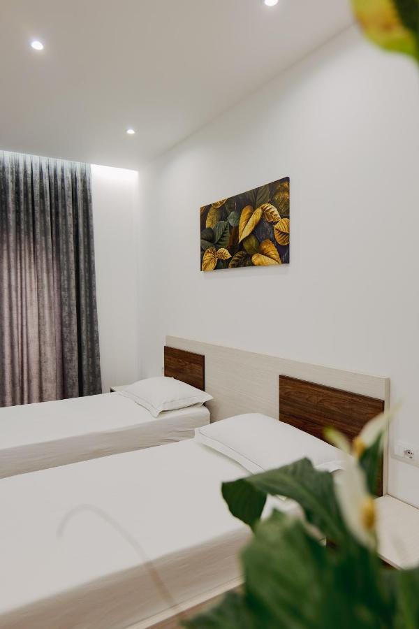 Eden Suites & Apartments Sarandë 外观 照片