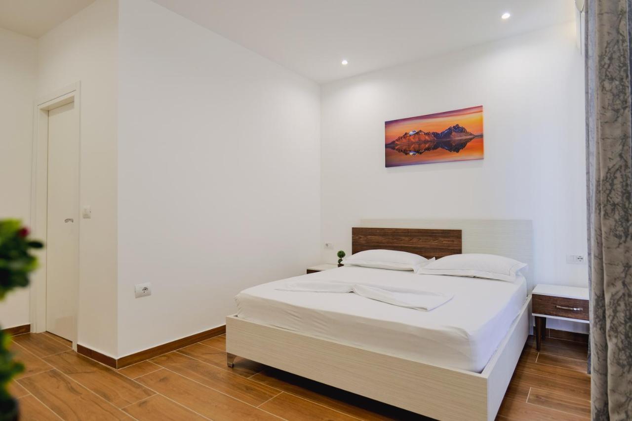 Eden Suites & Apartments Sarandë 外观 照片