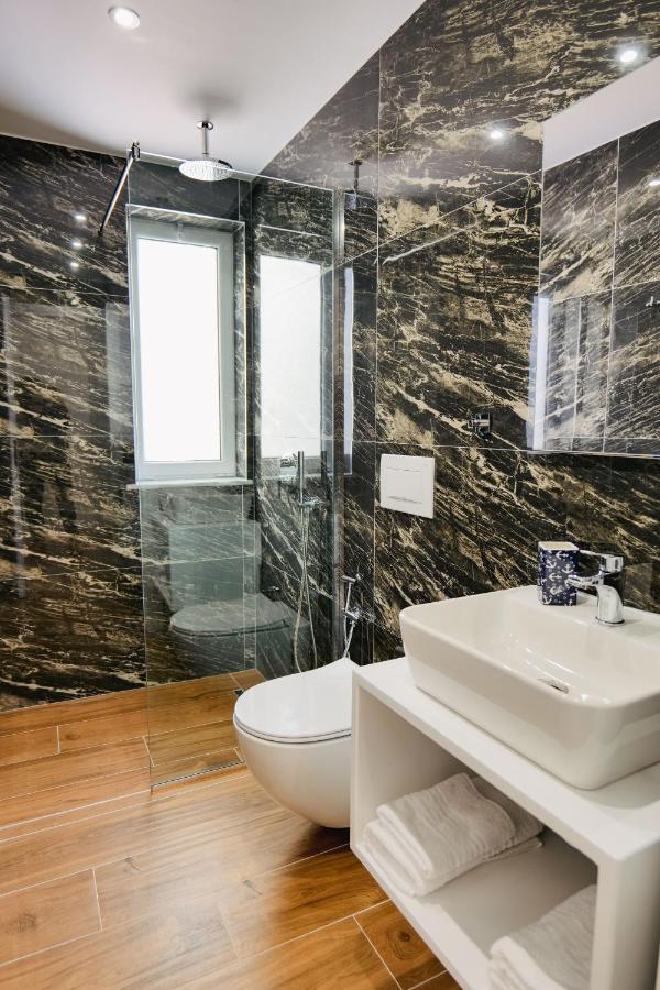 Eden Suites & Apartments Sarandë 外观 照片